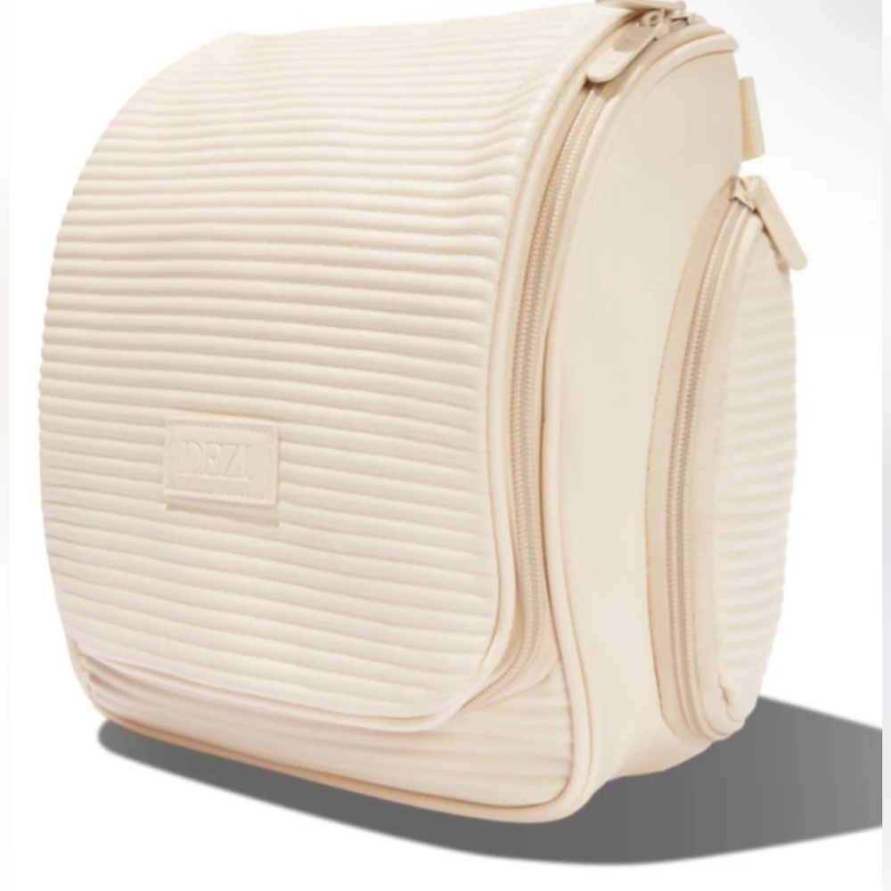 Dezi Pack it All Hanging  Travel Case